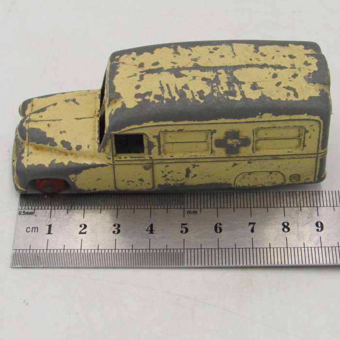 Meccano Dinky Toys Daimler Ambulance die-cast toy car - missing front tyres
