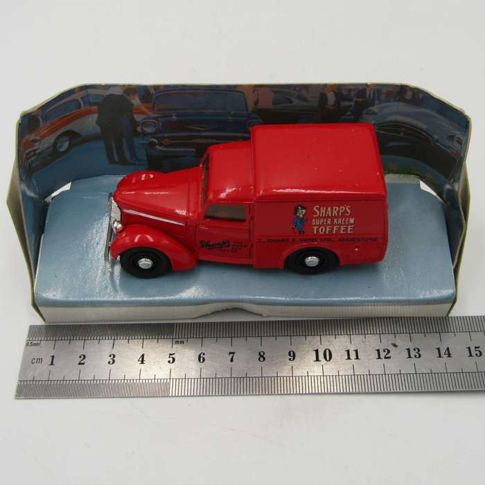 Matchbox Dinky 1948 Commer 8 CWT van die-cast model car in box