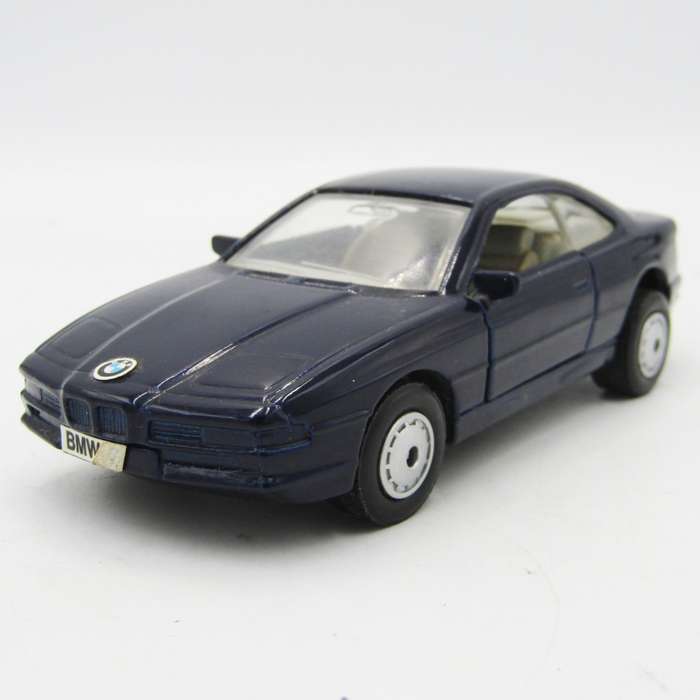 Maisto BMW 850i die-cast model car - scale 1/40