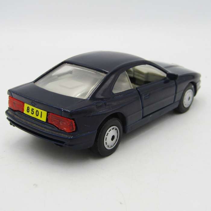 Maisto BMW 850i die-cast model car - scale 1/40