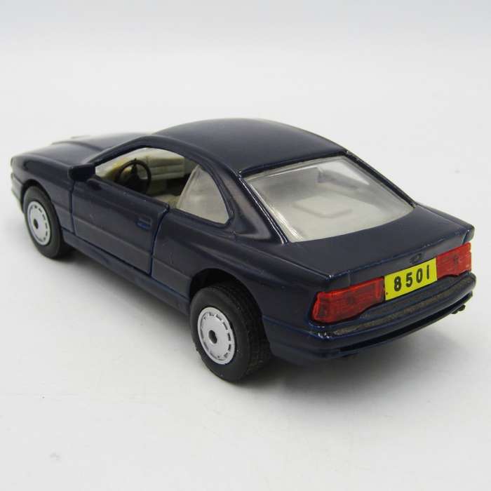 Maisto BMW 850i die-cast model car - scale 1/40
