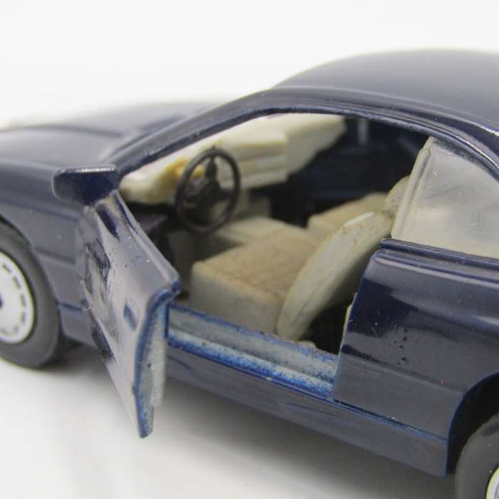 Maisto BMW 850i die-cast model car - scale 1/40