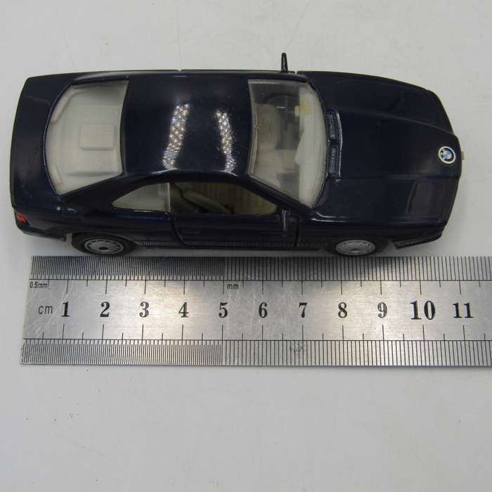 Maisto BMW 850i die-cast model car - scale 1/40