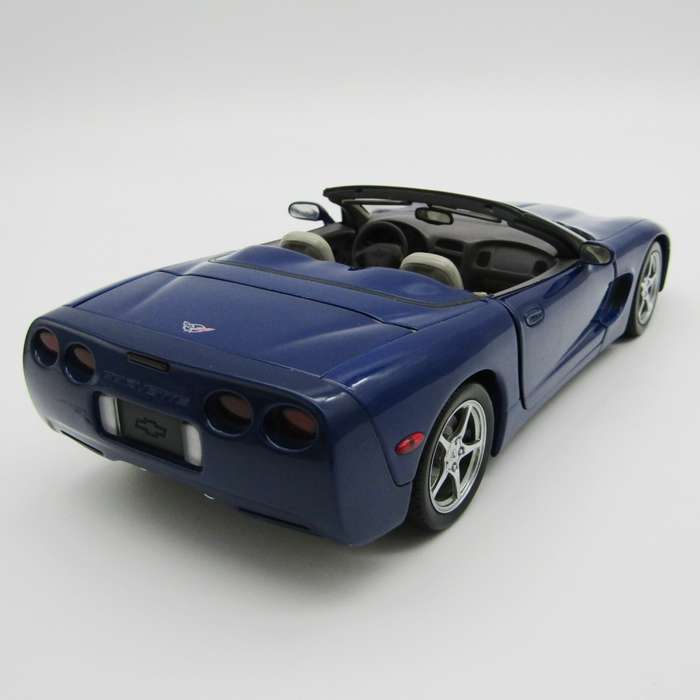 AutoArt Chevrolet Corvette die-cast model car - scale 1/18