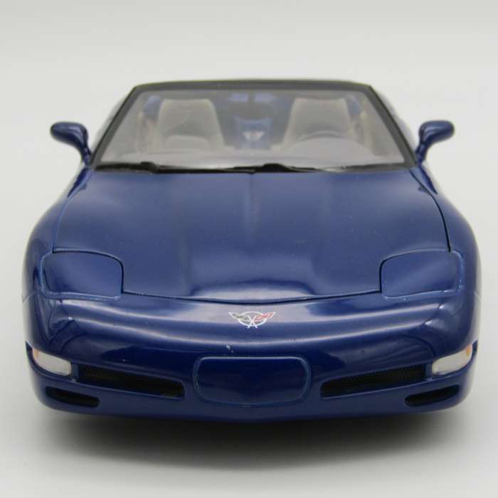 AutoArt Chevrolet Corvette die-cast model car - scale 1/18