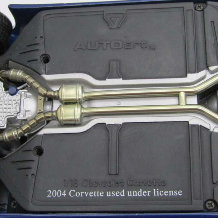 AutoArt Chevrolet Corvette die-cast model car - scale 1/18
