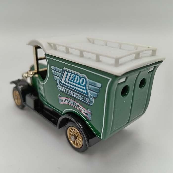 Lledo collectors club 2000-2001 1926 Bull Nose Morris - special Edition die-cast model car in box