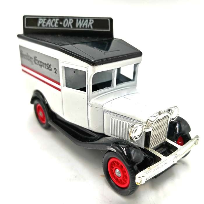 Lledo Ford Model A Daily Express ` war declared` delivery van model car in box