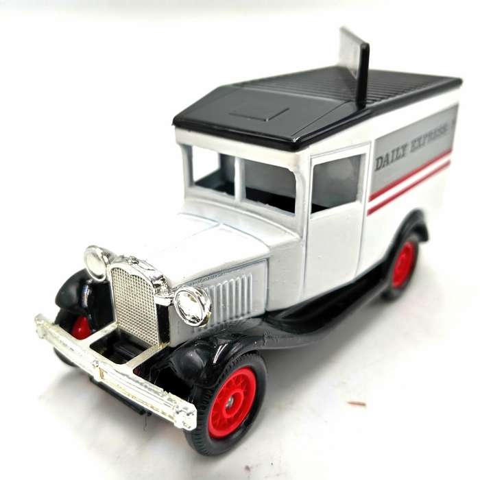 Lledo Ford Model A Daily Express ` war declared` delivery van model car in box