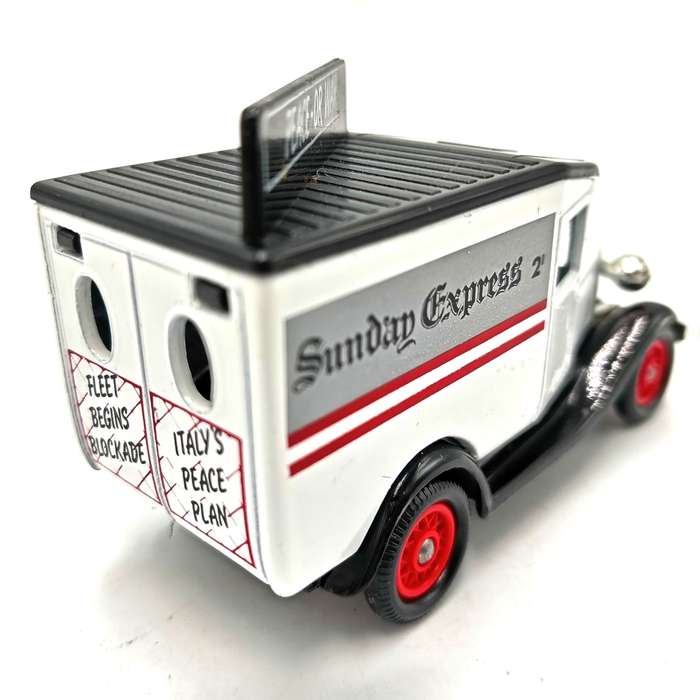 Lledo Ford Model A Daily Express ` war declared` delivery van model car in box