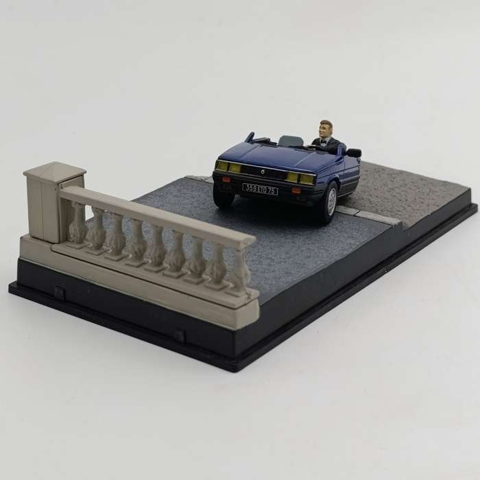 James Bond 007 Renault II Taxi die-cast model car - a view to a kill