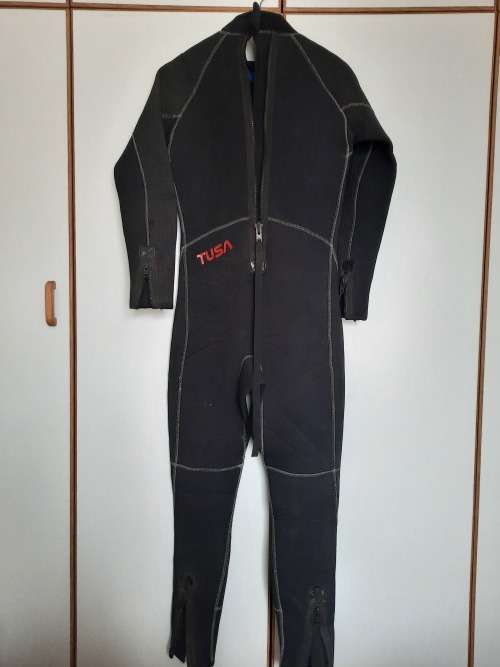 wetsuit booties and flippers