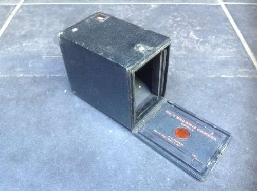 Cute little vintage Kodak Brownie box camera (10,5 x 8,5cm) - uncommon