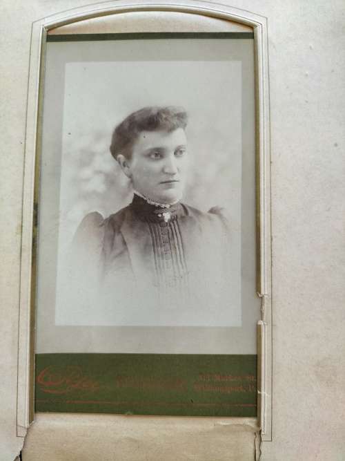 Victorian / Antique photo album (28 Cabinet Cards)