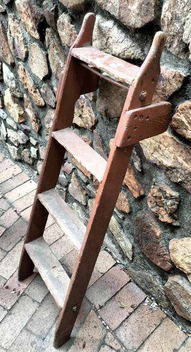 Vintage wooden ladder (123cm high)