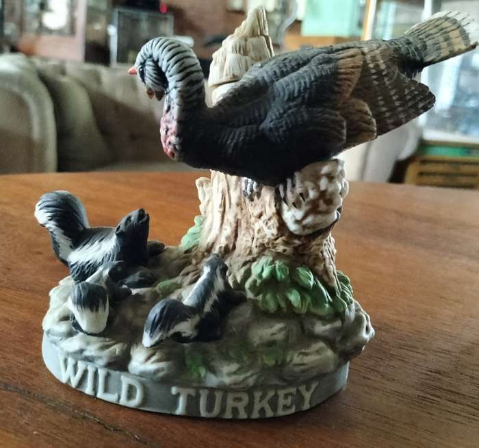 Whiskey - small vintage Wild Turkey decanter (4)