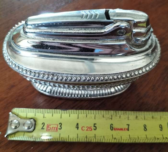 Vintage Ronson cigarette lighter