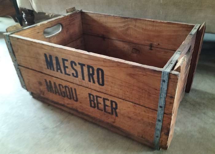 Vintage wooden beer crate (Maestro - Magou)