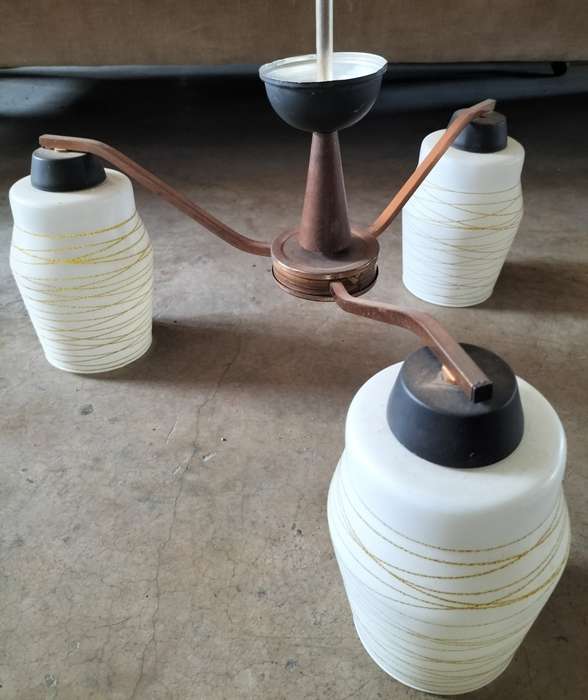 Vintage light fitting with 3 shades