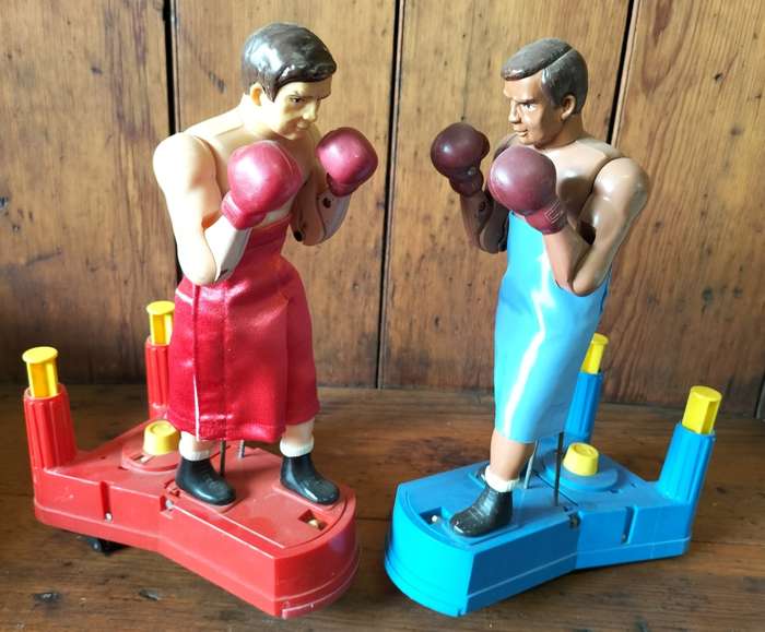 Vintage toy - 2 Boxers (functional)
