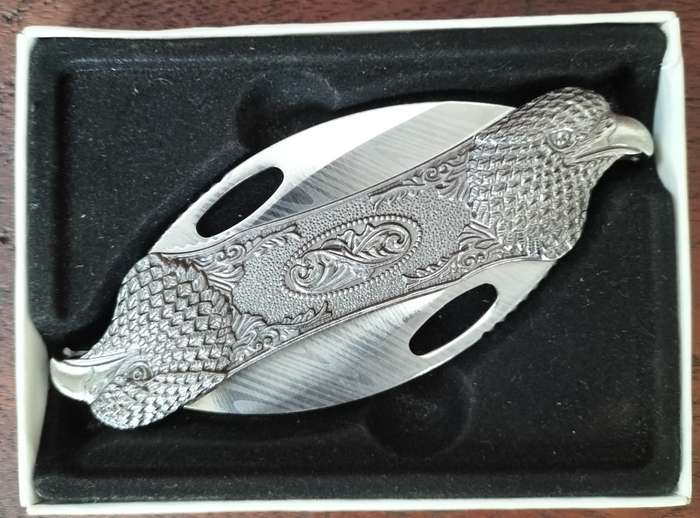 Gimmicky knife