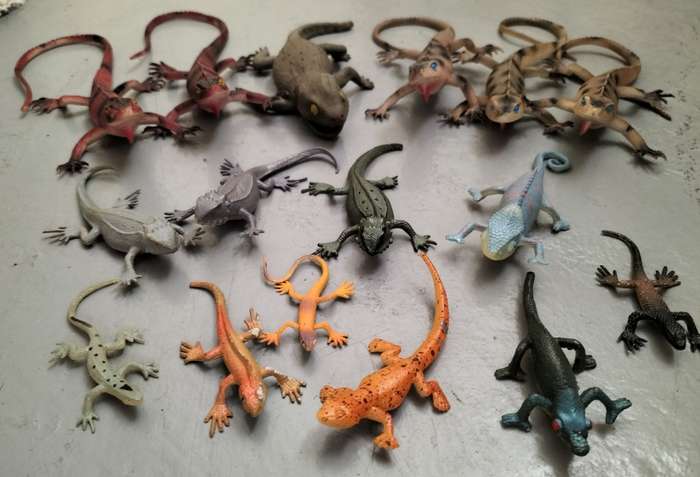 Vintage collection of plastic lizards (x16)