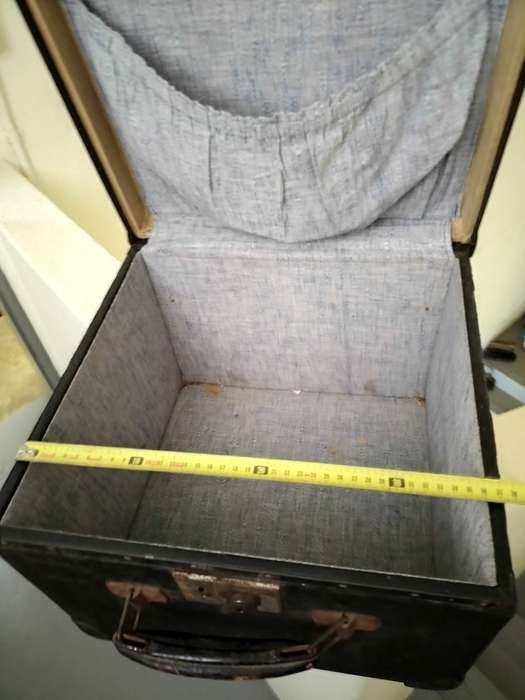 Sturdy Vintage hat box / case