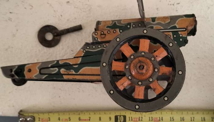 Vintage Tin Toy - Canon (with winding mechanism)