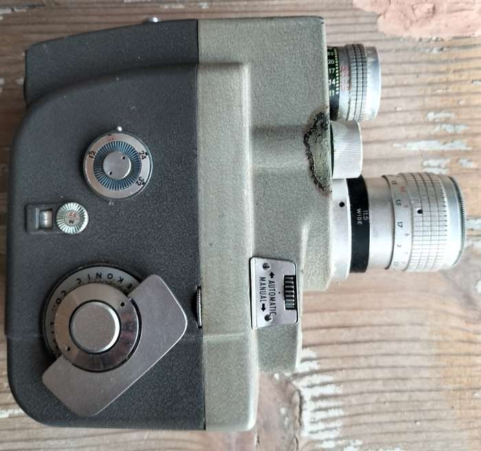 Vintage 8mm movie camera - Sekonic (In original case)