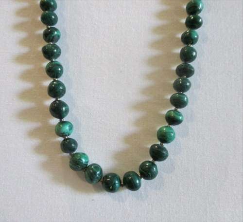 Vintage Malacite Bead Necklace. 55cm