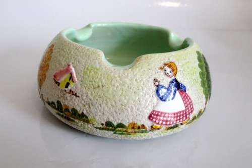 Vintage Hand painted Italy Pottery Ashtray with Embossed detail By CE AS ALBISOLA
