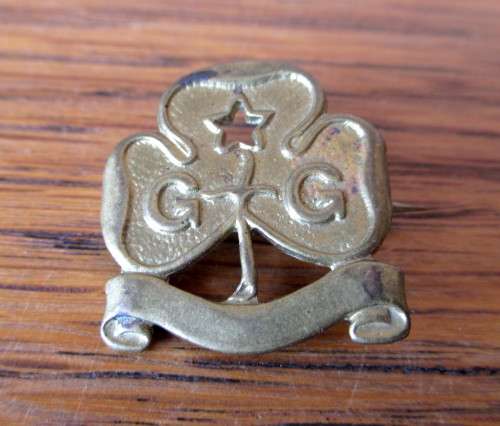 Vintage 1940`s Girl Guides Brass Badge