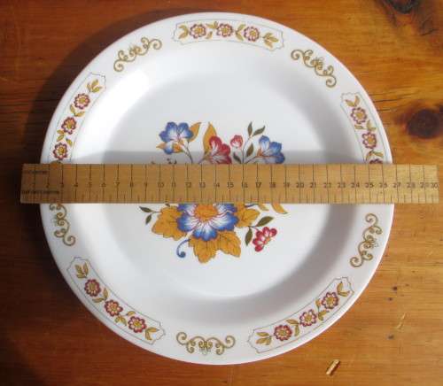 Vintage Colorfull Wall Hnaging plate. 255mm diameter. No Markings.  No Chips no Cracks.