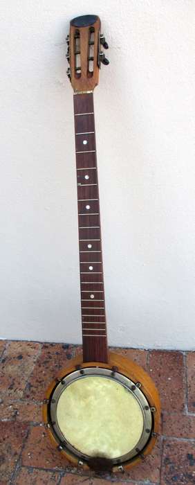 Vintage Cyclop 5 String Banjitar. RARE. No strings, need good clean and service. 90cm