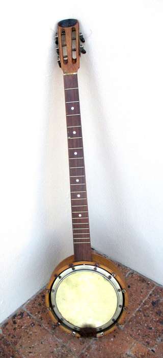 Vintage Cyclop 5 String Banjitar. RARE. No strings, need good clean and service. 90cm