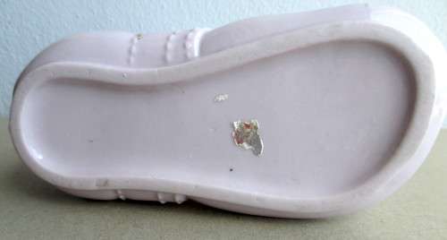 Vintage Ceramic Pale Pink Baby Shoe Flower Bouquet Decoration. 16x7cm.