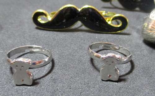 Lot of 6 costume Rings.