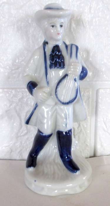 Vintage Blue & White Porcelain Victorian-style Figurines, Man. Made in Taiwan 145mm high.