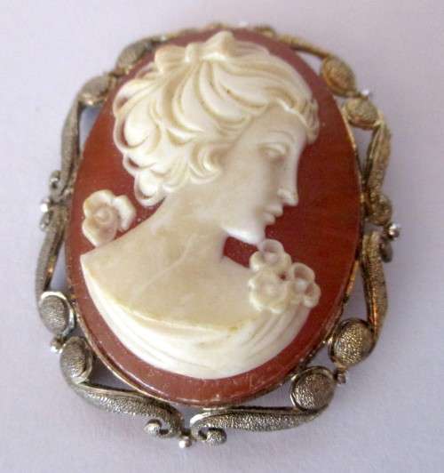 Gorgeous Detaled Hand Carved Cameo Brooch in Elaborate Setting. 50mm.