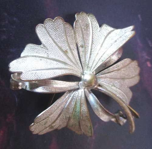 Vintage Trifari Silver Tone Flower Brooch. 50mm diameter.
