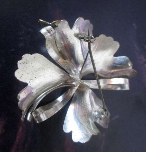 Vintage Trifari Silver Tone Flower Brooch. 50mm diameter.
