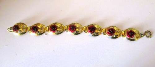 Vintage Romantic 7 Rose Bracelet. Metal unknown. Please refer to photos for condition. 20cm