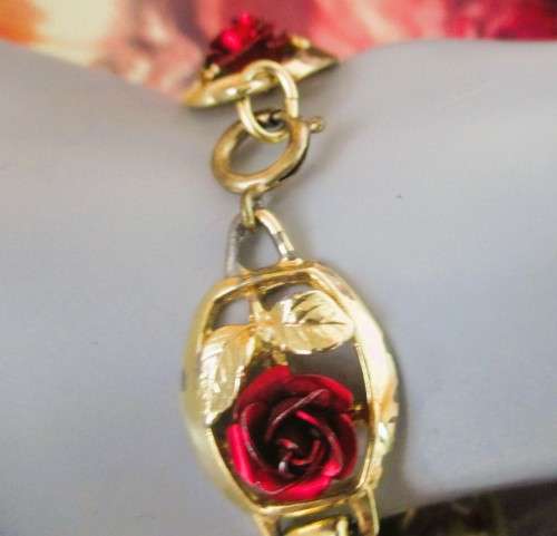 Vintage Romantic 7 Rose Bracelet. Metal unknown. Please refer to photos for condition. 20cm