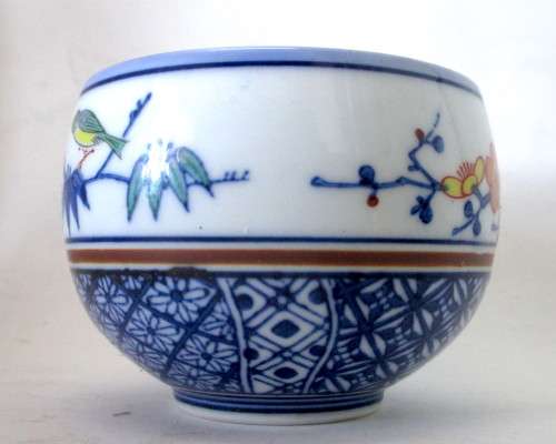 Japanese kakiemon? Imari Styl delicate porcelain cup/bpwl/ Hairline crack. 60x75 mm Marked.