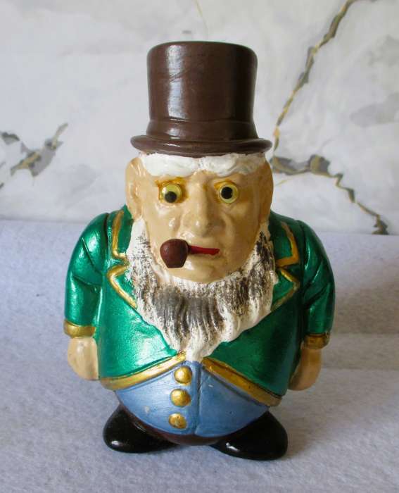 Vintage Paul Kruger porcelain figurine. Very Collectable. 145mm high.
