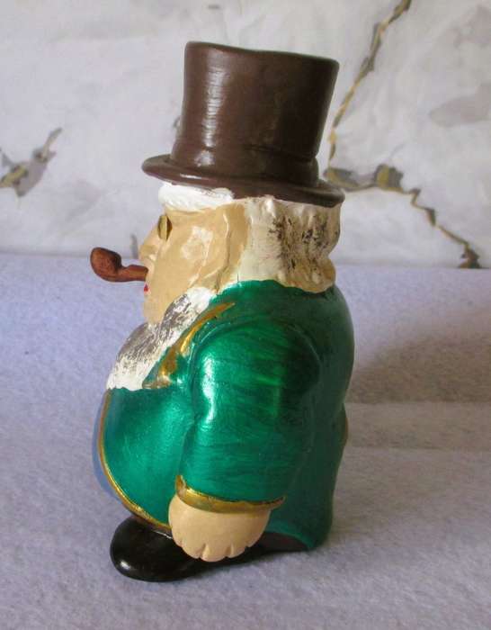 Vintage Paul Kruger porcelain figurine. Very Collectable. 145mm high.