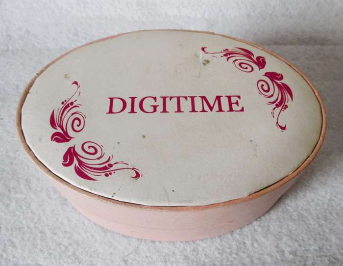 Vintage Digitime Interchangeable Watch Box Set Five Bands And Five Bezels. As per photo.