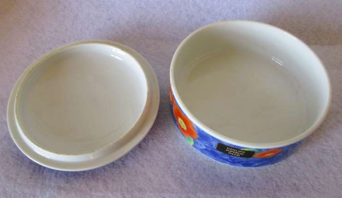 Vintage Japanese Genuine Imaro Porcelain Round Trinket Box With Lid. 120 x 60mm. Spotless.