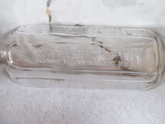 Vintage Griptight Freflo 8 ounce glass Baby bottle.