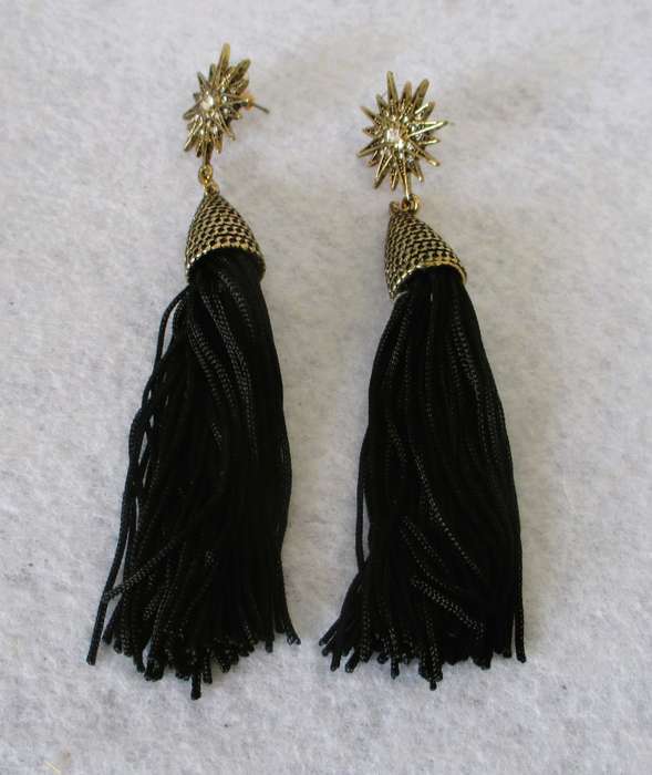 Lovisa Earrings Black gold tassle, festive. 10cm